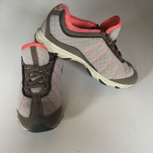 Reebok, Lace Up Lightweight Foam Cushioning Size 6